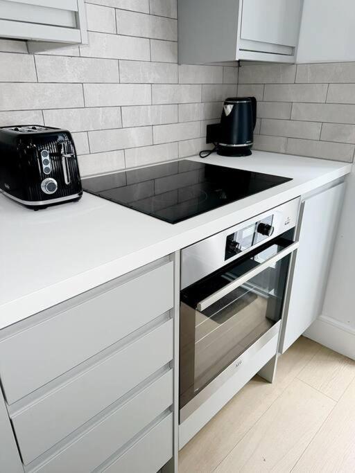 Londwell, Luxe And Leaves, Chelsea Flat With Private Garden Apartment Лондон Екстериор снимка